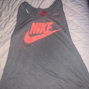 🌹Nike tank top!!